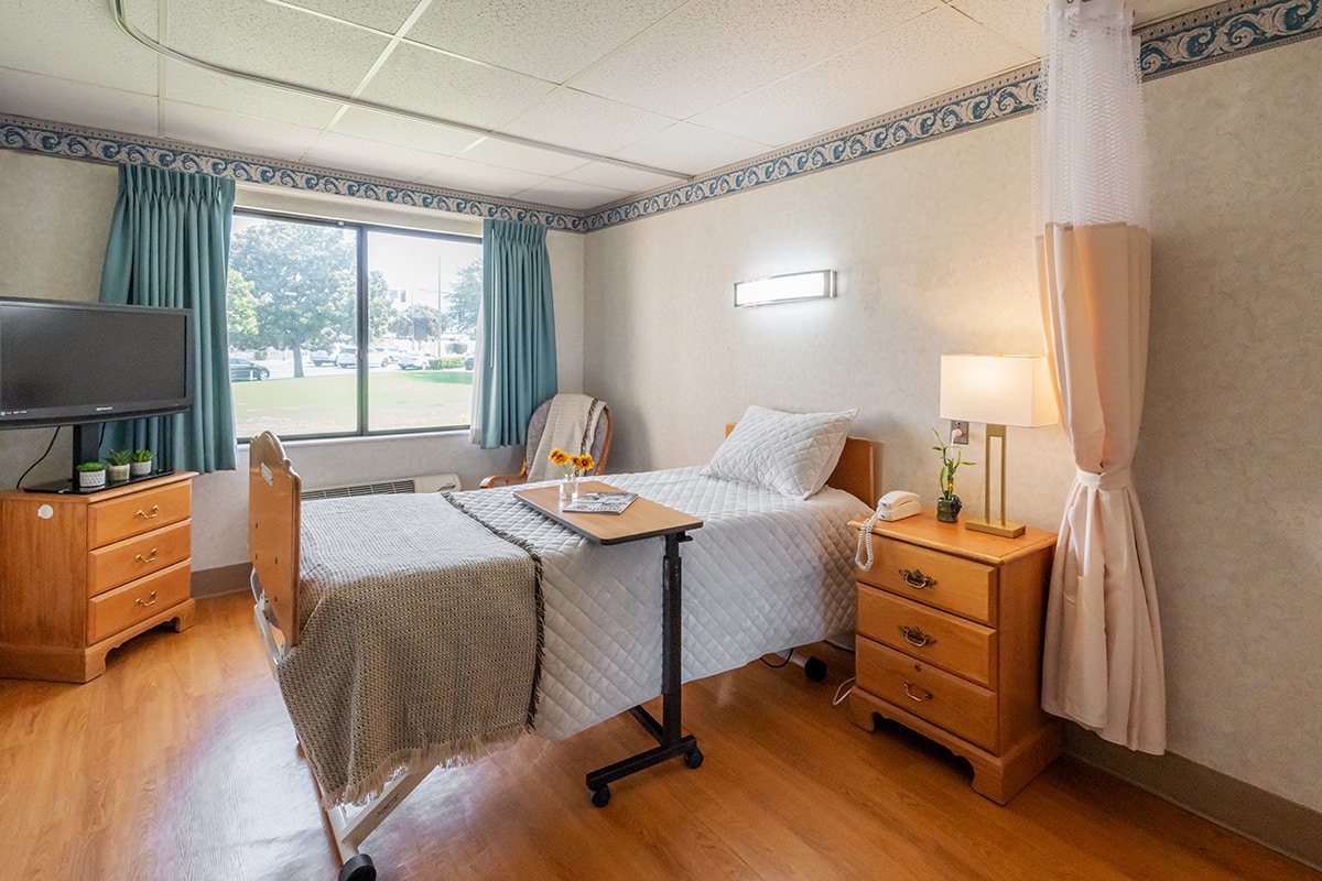 A patient's room at Hemet Hills